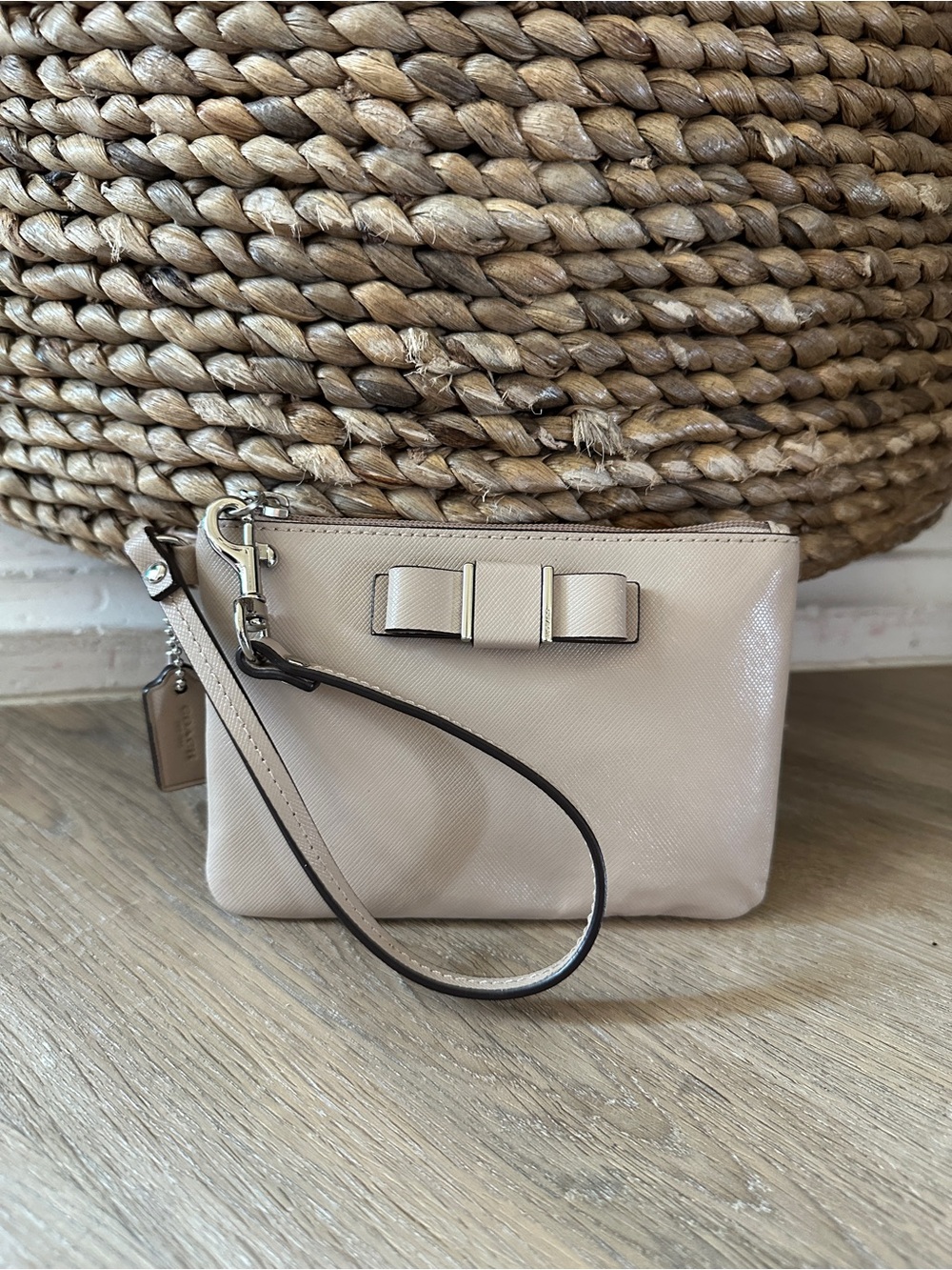 Coach Darcy Bow Saffiano/Crossgrain Leather Small Wristlet Cream/Tan